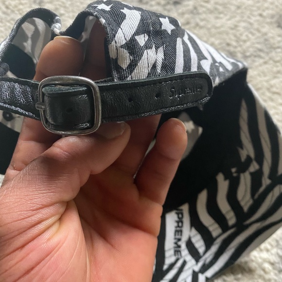 Supreme - Picture 3 of 6